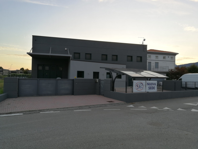 Facciata autofficina Facciata autofficina piotto
